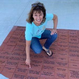 Meet your Posher, Adrienne